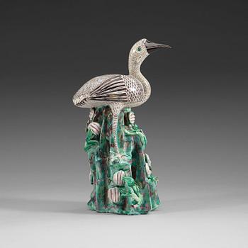 1654. A famille verte figure of a bird, Qing dynasty, 19th Century.