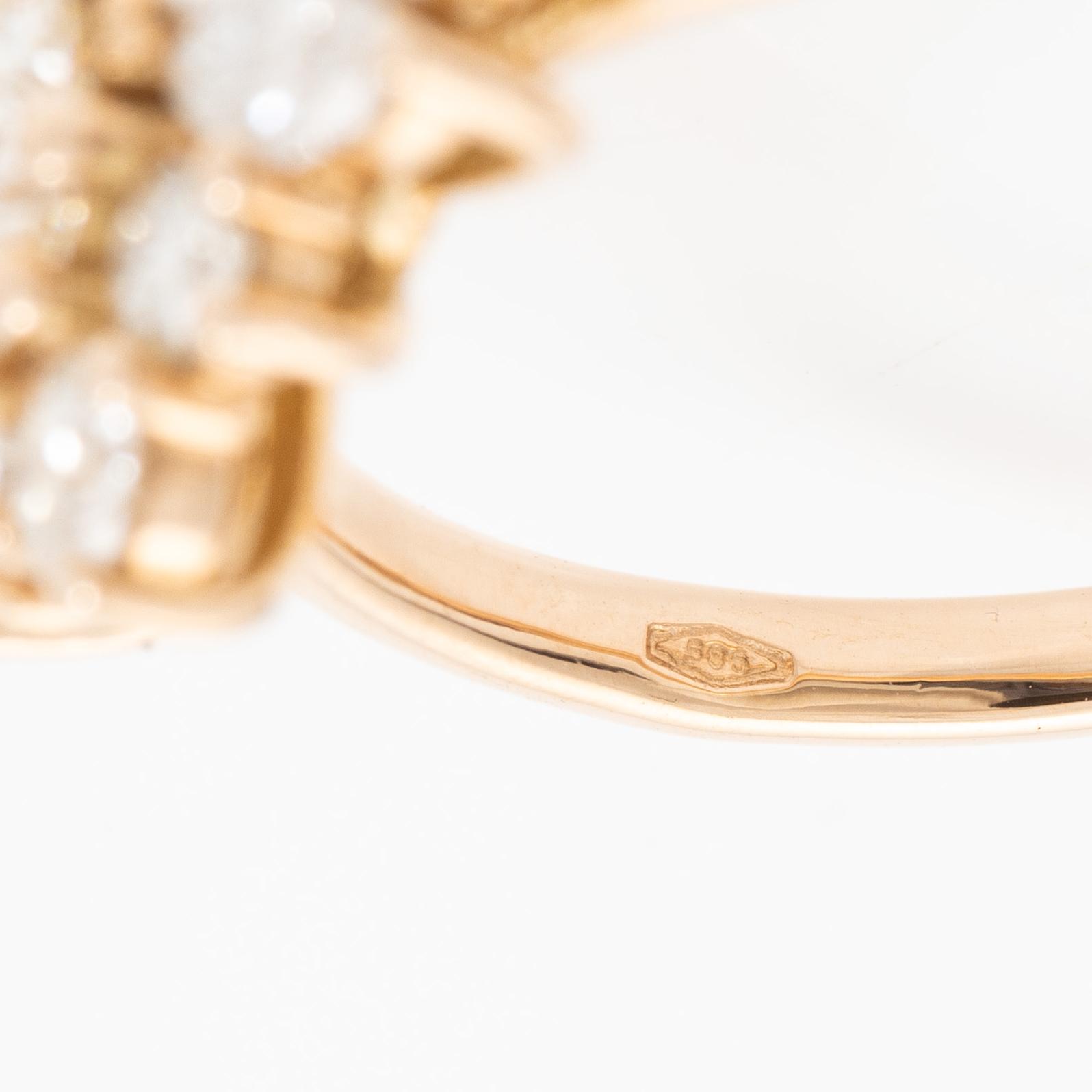 Ring 14K roséguld i form av blomma med briljantslipade och markisslipade diamanter.