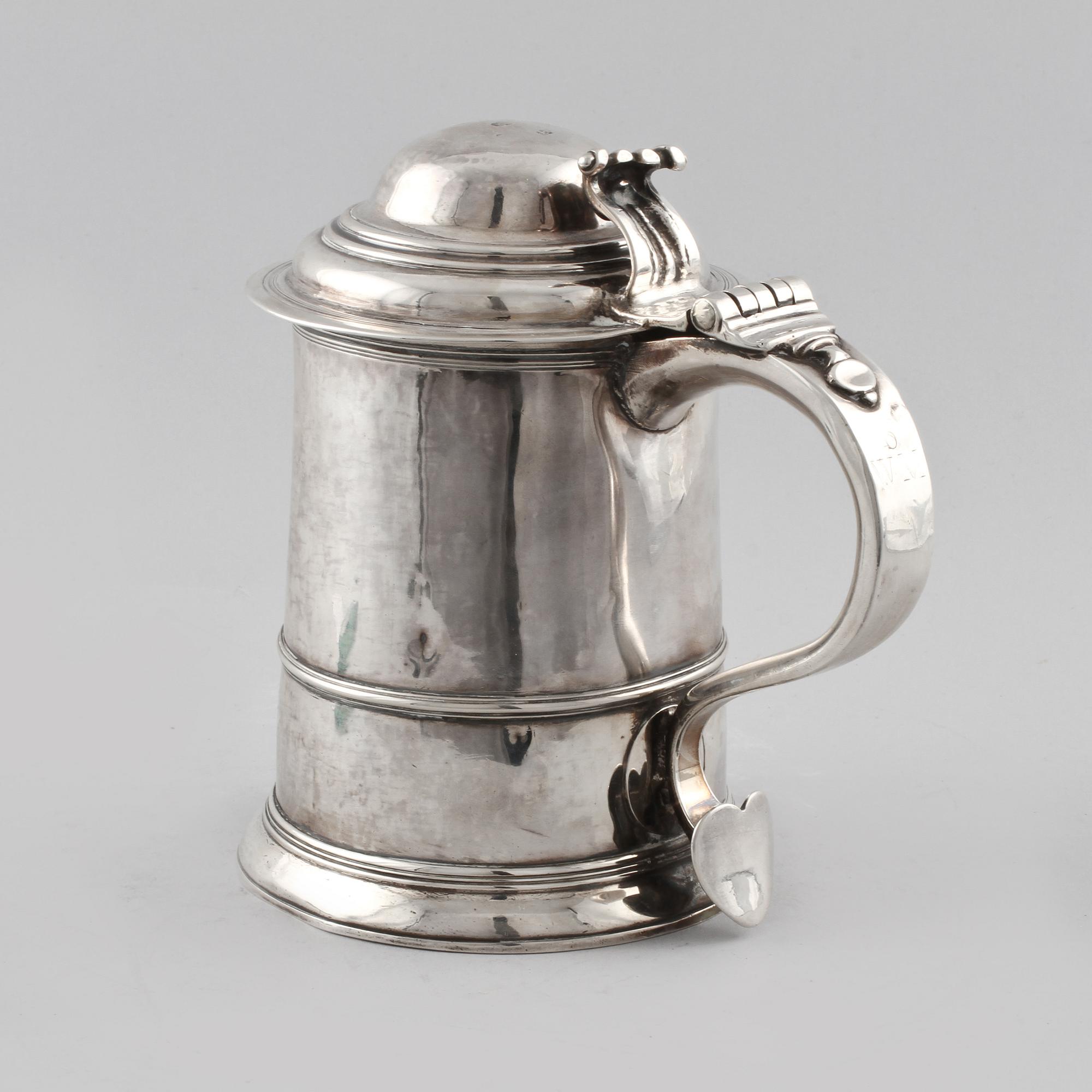 DRYCKESKANNA, silver, Richard Burcombe, London, 1735. Vikt 770 g.