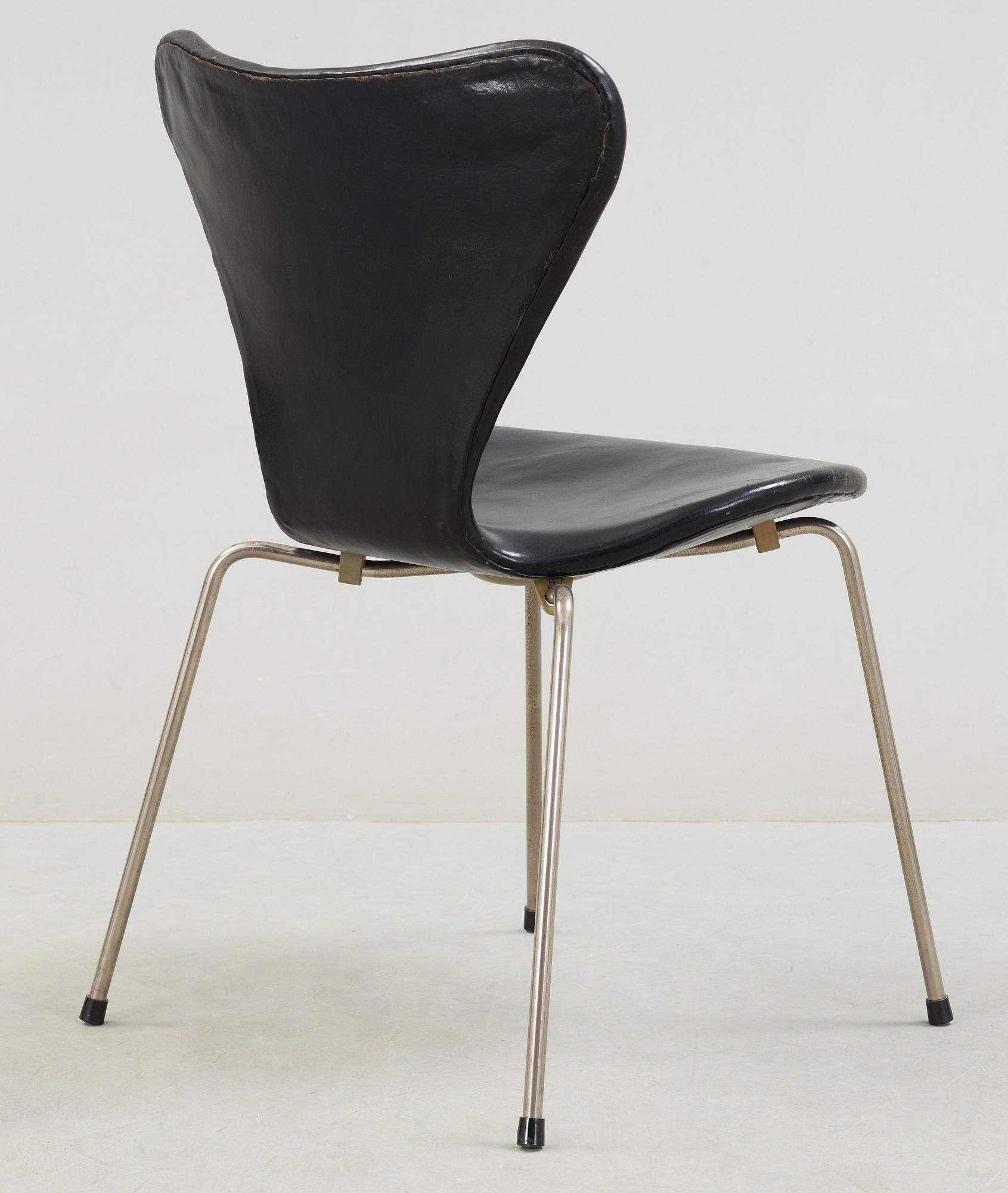 STOL, "Sjuan", Arne Jacobsen, Fritz Hansen, formgiven 1955.