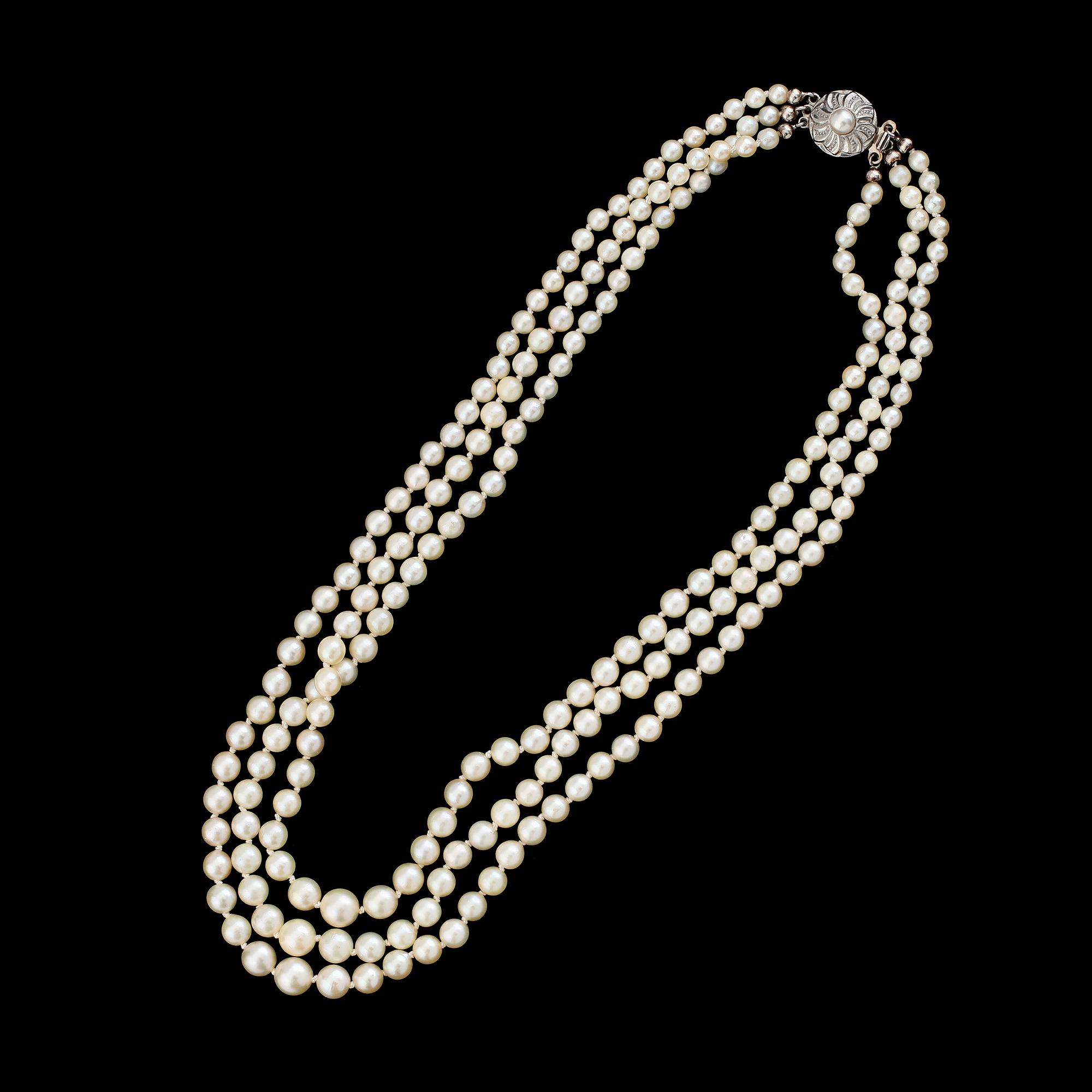 COLLIER, odlade pärlor, lås i silver.