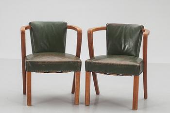 KARMSTOLAR, ett par, Svenska Möbelfabriken, 1900-talets första hälft.