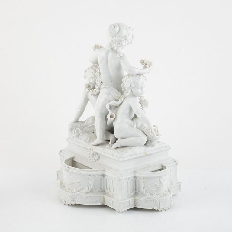 Table decorations, 5 pieces, porcelain, Naples and Naples-like mark, 20th century.