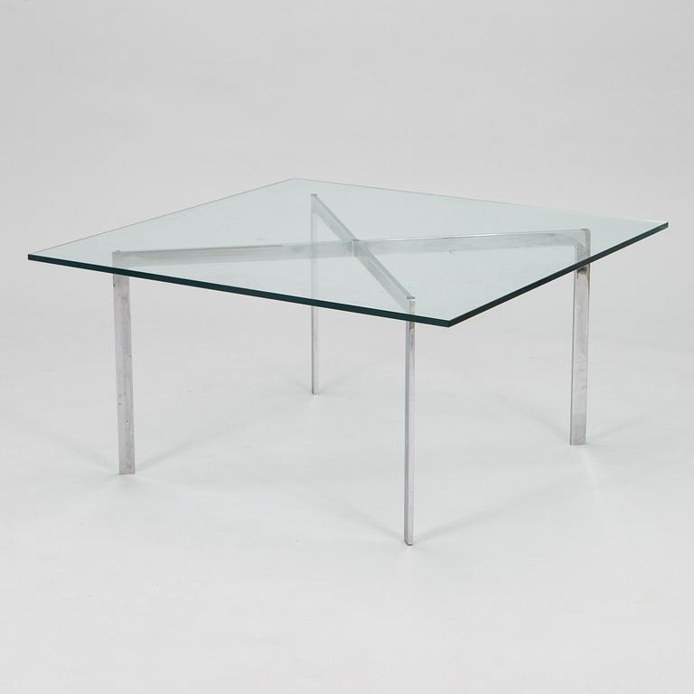 Ludwig Mies van der Rohe, a late 20th century 'Barcelona' coffee table for Knoll.