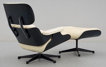 A Charles & Ray Eames white leather "Lounge Chair and ottoman", Vitra.