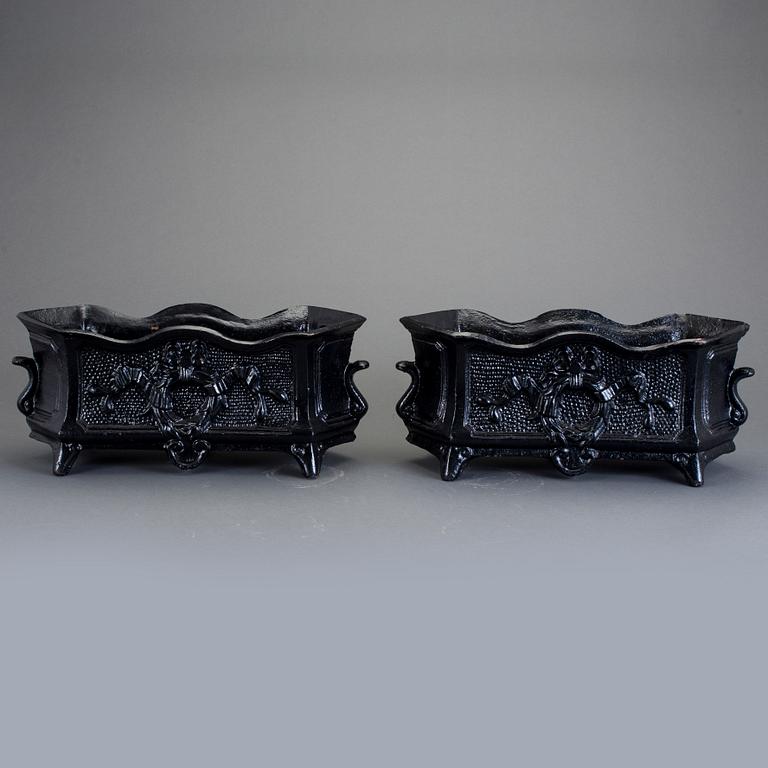 JARDINJÄRER, ett par, gjutjärn, Louis XVI-stil, 1900-tal.