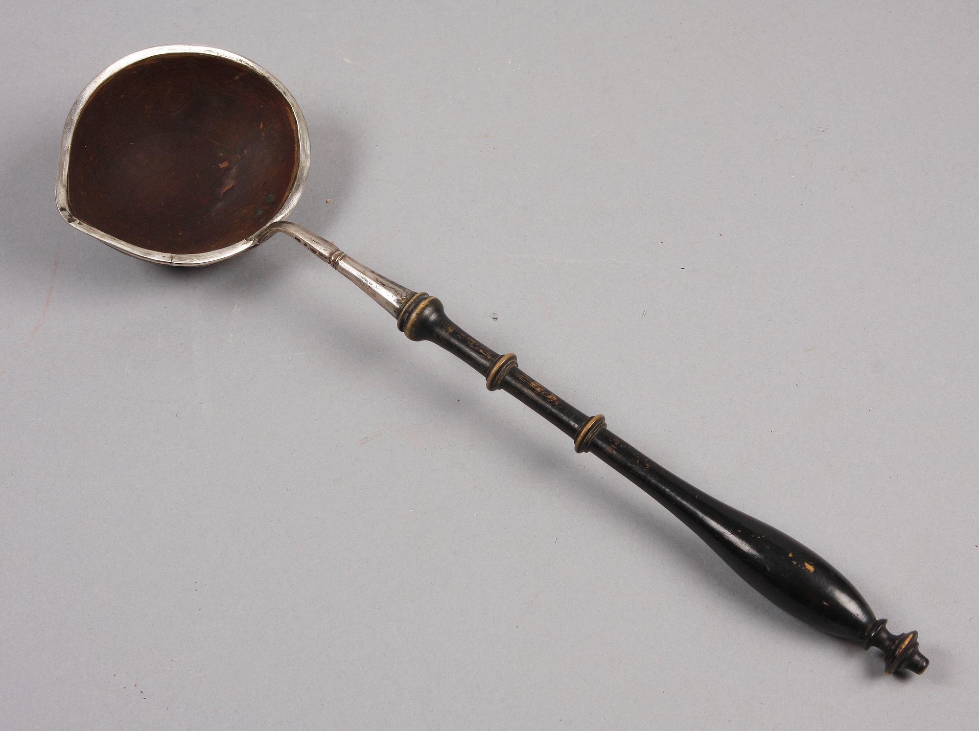SOPPSLEV, silver o trä, 1800-tal. Otydl mästarstämpel.