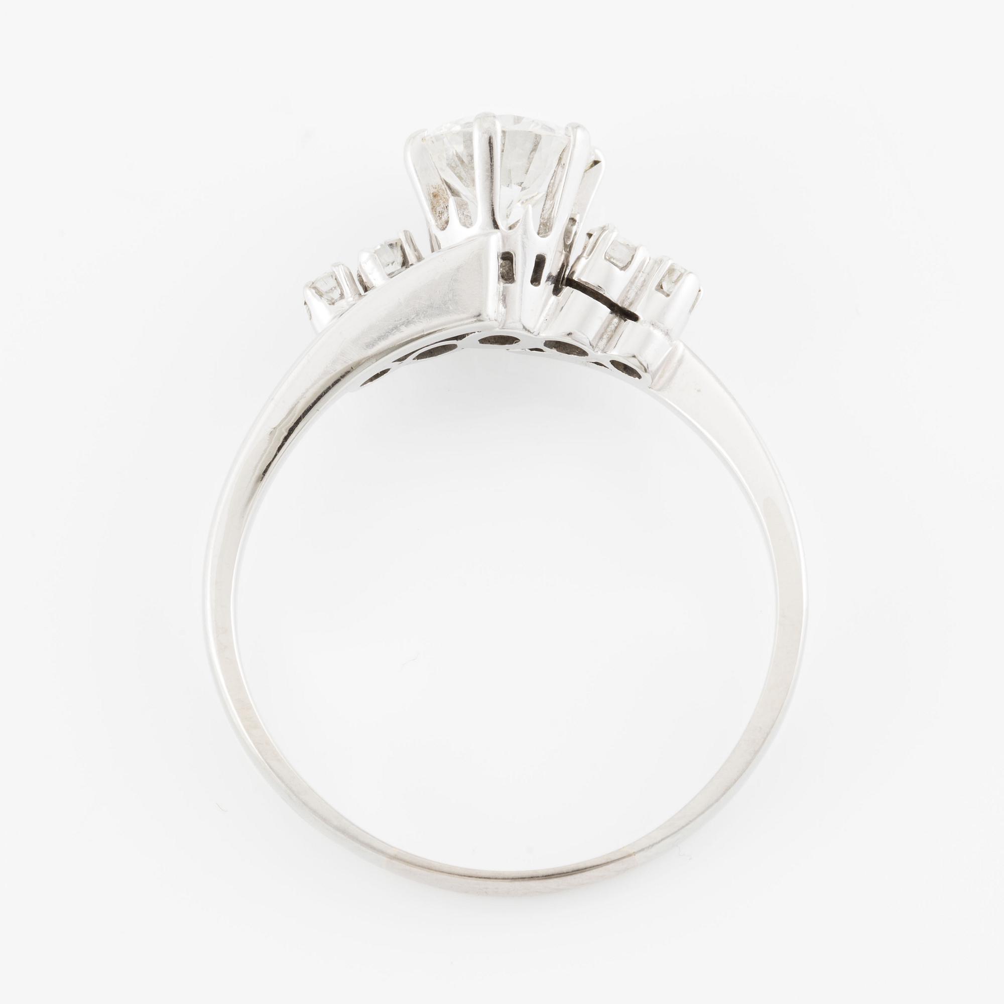 Ring, 18K white gold set with brilliant-cut diamonds.