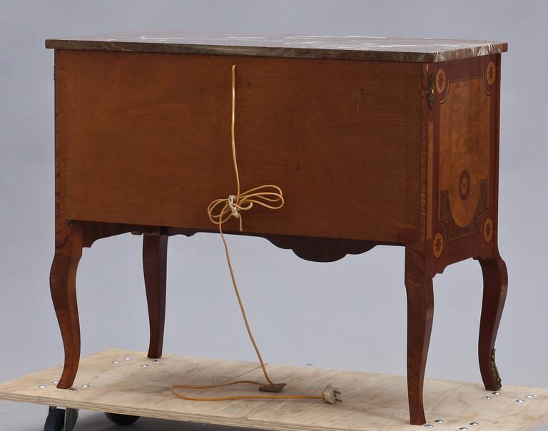 BARSKÅP/BYRÅ, gustaviansk stil, 1900-talets andra hälft.