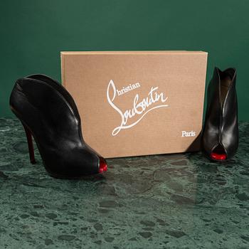 A pair of shoes by CHRISTIAN LOUBOUTIN, in size 37.