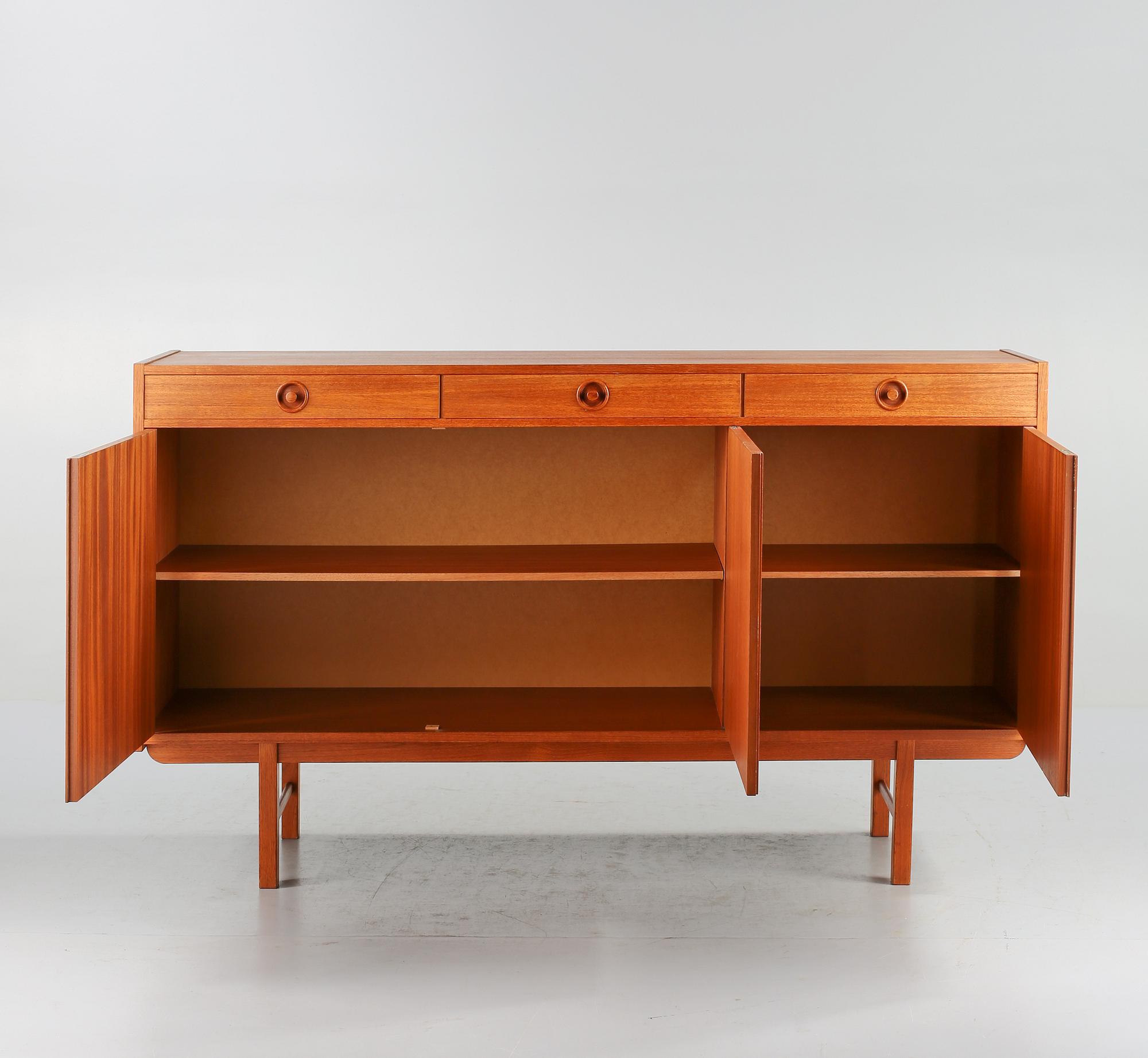 SIDEBOARD, 1900-talets tredje kvartal.