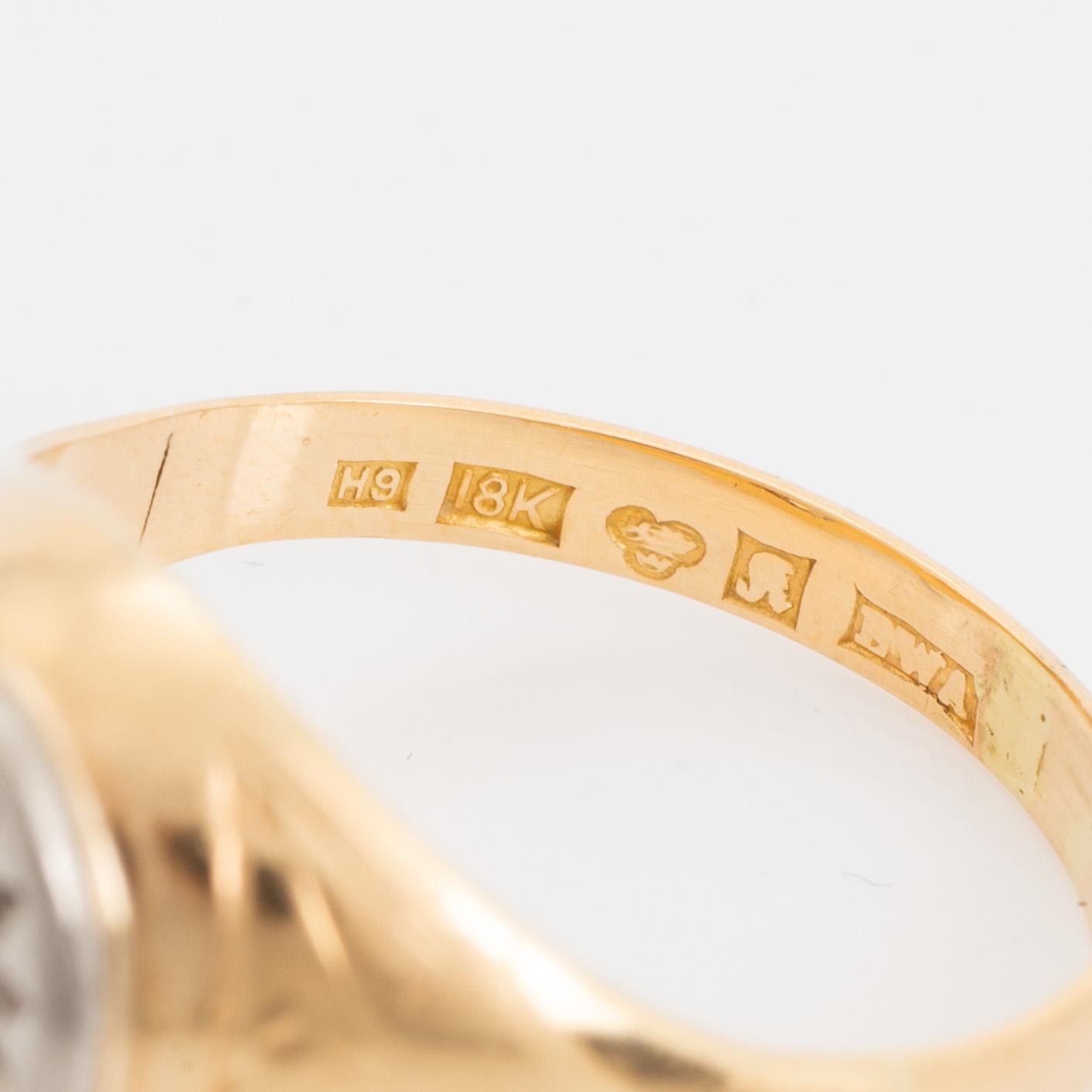 Ring, med cushionformad diamant.