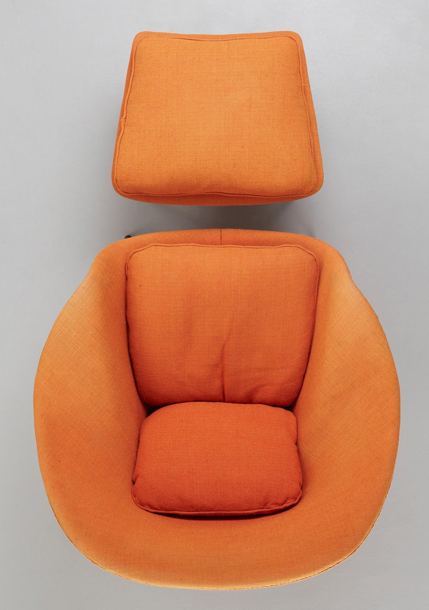Eero Saarinen, "Womb chair", fåtölj med fotpall, sannolikt licenstillverkad för Nordiska Kompaniet 1960-tal.