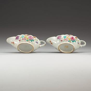 SÅSSKÅLAR, ett par, kompaniporslin. Qing dynastin, Qianlong (1736-95).
