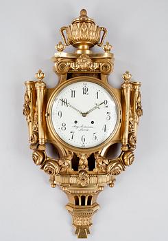 VÄGGPENDYL, gustaviansk stil, urtavla märkt Aug Andersson, Lund. 1900-talets första hälft.