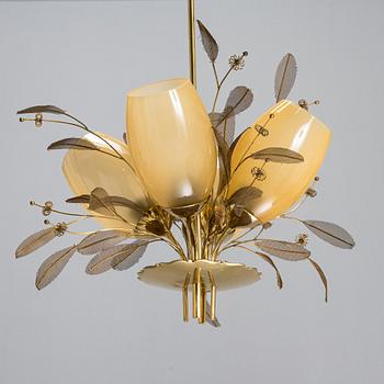 Paavo Tynell, A mid-20th-century '9029/4' chandelier for Taito, Finland.