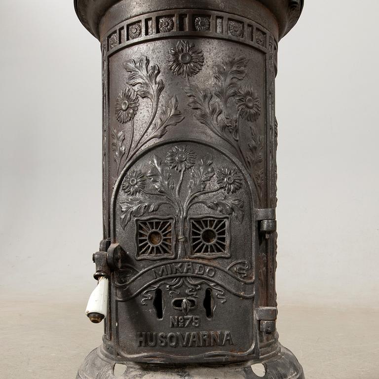 Kamin No 79 "Mikado" of cast iron, Husqvarna early 20th century.