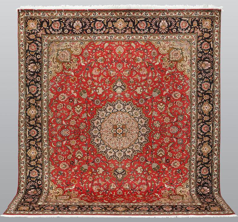 Matta, Figural Täbriz, Part Silk, sk 50 Radj, ca 307 x 248 cm.