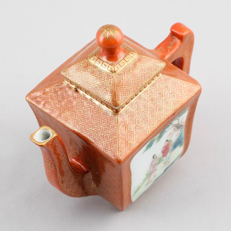 TEKANNA, porslin, Kina, sannolikt 1900-tal.