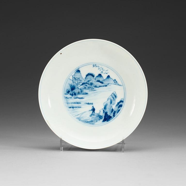 A blue and white dish, Qing dynasty (1644-1912), with Yongzheng six character mark.