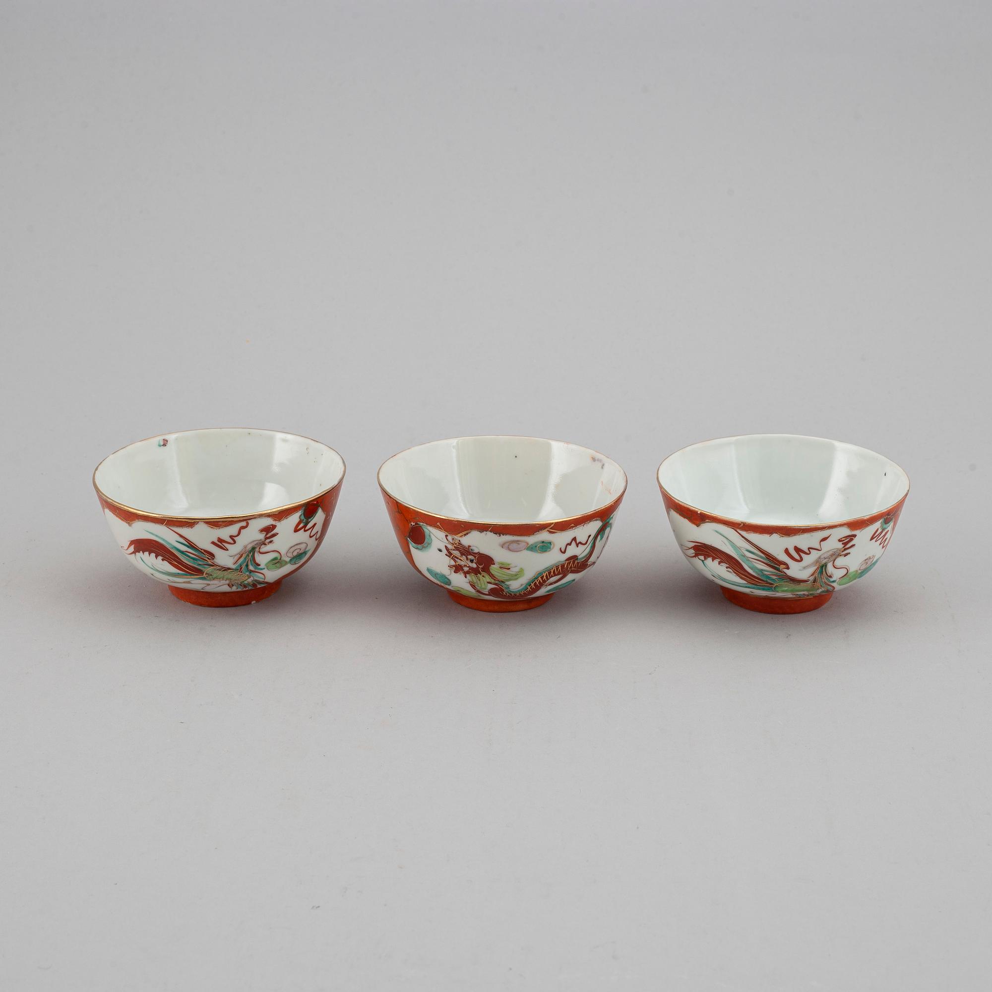 A set of 9 bowls and five cups with covers, China, 19th/20th Century.