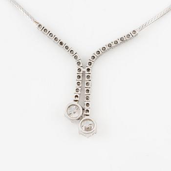 An 18K white gold necklace set with round brilliant-cut diamonds.