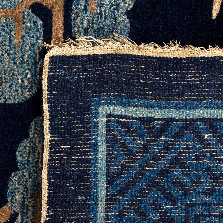 A semiantique Bao Tou carpet ca 163 x 102 cm.