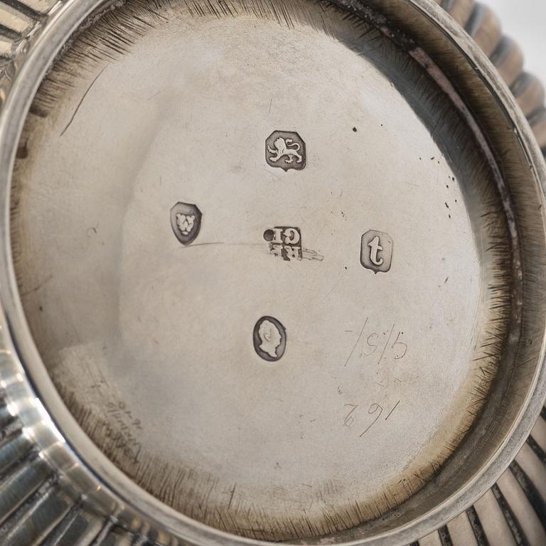 An English silver teapot, mark of Richard Pearce & George Burrows, London 1834.
