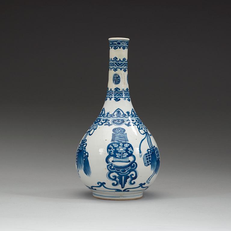 FLASKA, porslin. Qing dynastin, Kangxi (1662-1722).