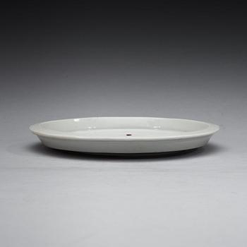 A blanc de chine tray, 18th Century or older.