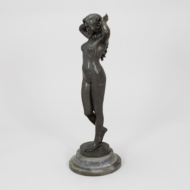 Pitta Luga, jälkeen, Seisova nainen.