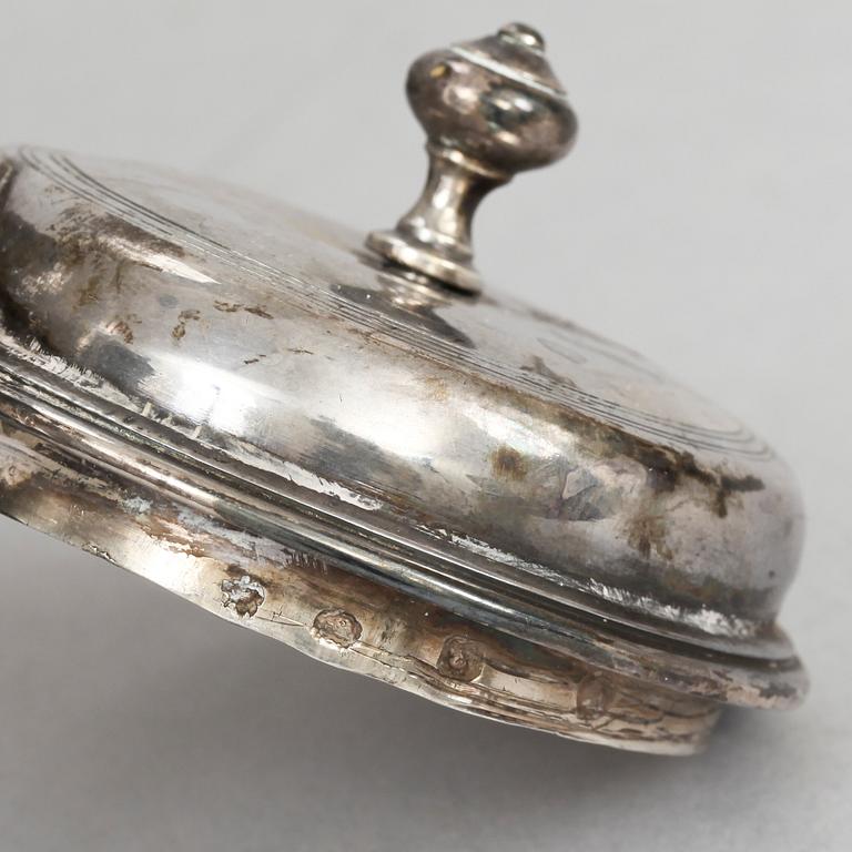 KAFFEKANNA, silver, Frankrike, 1700-talets andra hälft. Vikt 450 g.