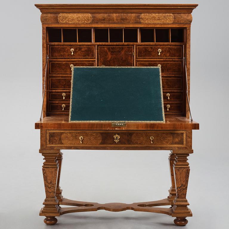 A English William and Mary (Baroque) secretaire.