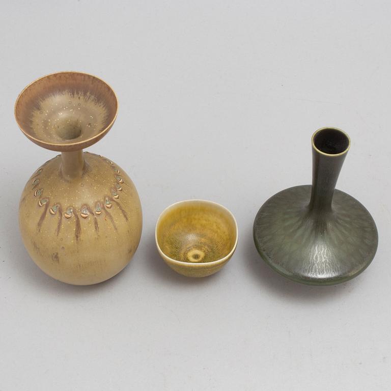 GUSTAVSBERG STUDIO, three stoneware items by Bernt Friberg and Stig Lindberg.