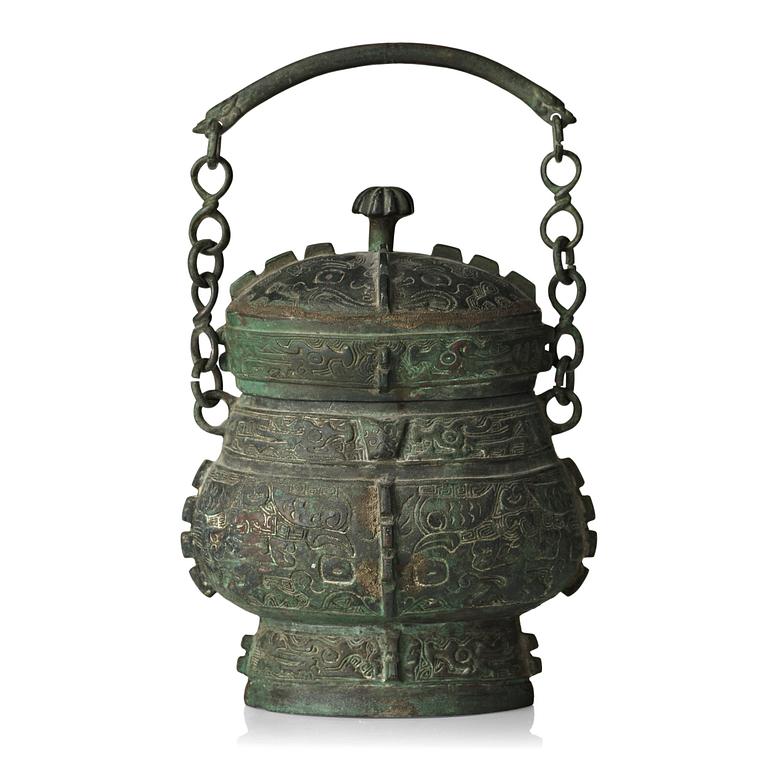 An archaistic bronze vessel with cover, presumably Ming dynasty (1368-1644).