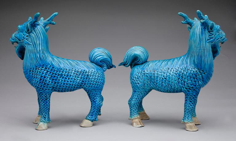 FIGURINER, ett par, porslin. Kina, 1900-tal.