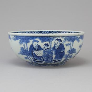 A blue and white bowl, circa 1900.