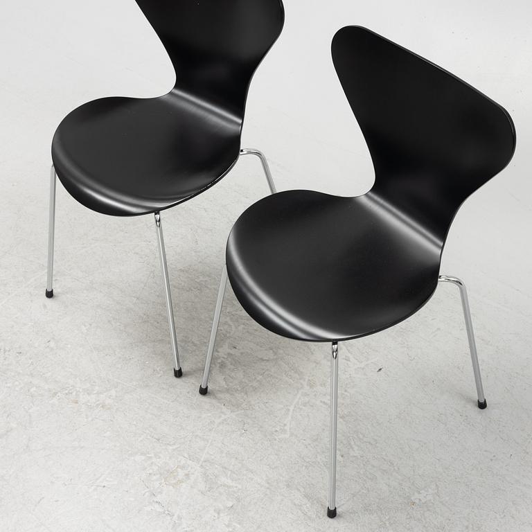 Arne Jacobsen, stolar åtta st. "Sjuan", Fritz Hansen, Danmark, daterade 2005.