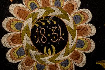 ÅKDYNA, broderad, 1900-talets första hälft.