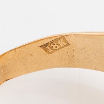 An 18K gold ring set with eight-cut diamonds.