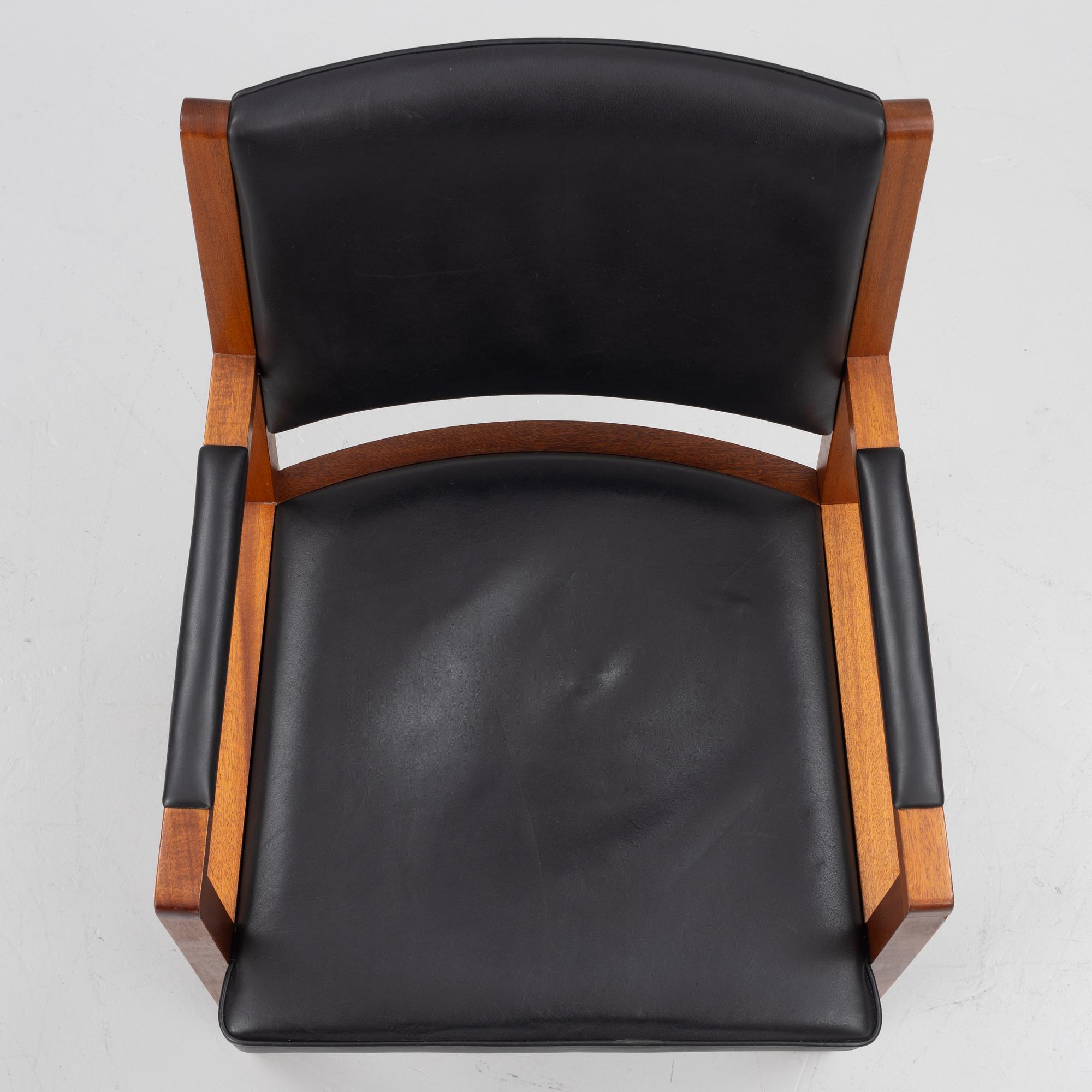 A pair of chairs, second half of the 20th Century.