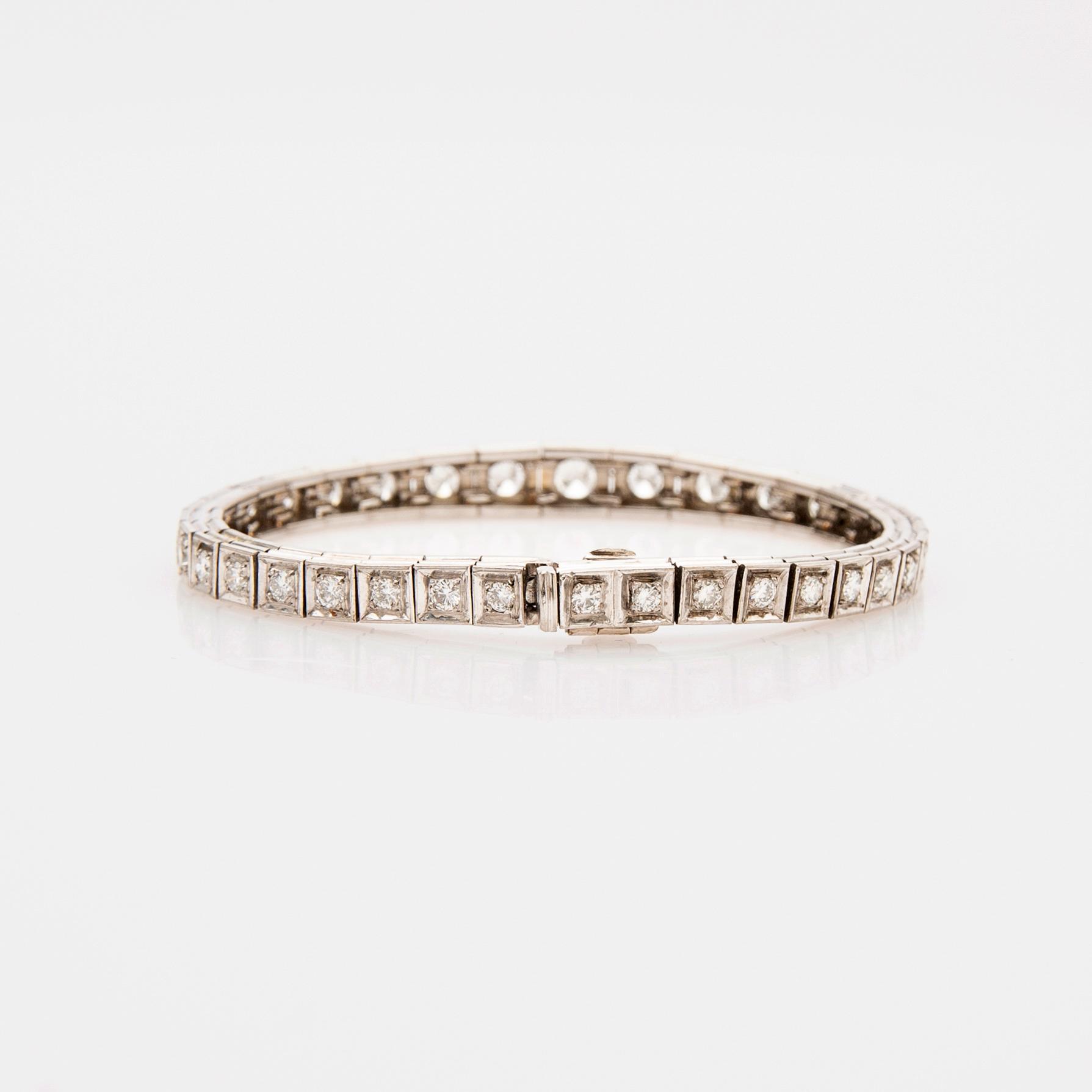 Bracelet, 18k white gold with brilliant-cut diamonds.