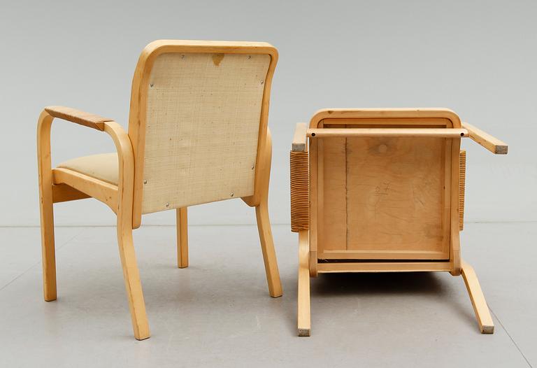 KARMSTOLAR, 1 par, modell E45, Alvar Aalto, Artek, 1900-talets andra hälft.