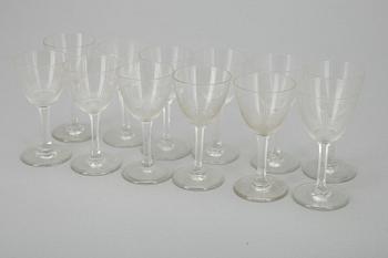 LASISTO, n. 69 kpl, kristallia, "Marjatta", Iiittala 1940-luku, SEKÄ COCKTAILLASEJA 6 kpl, 1940-luku.