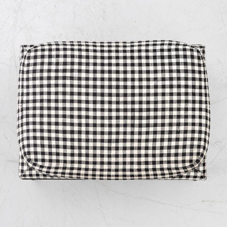 Antonio Citterio, a footstool/ottoman, Mirto/B&B Italia, Italy, contemporary.