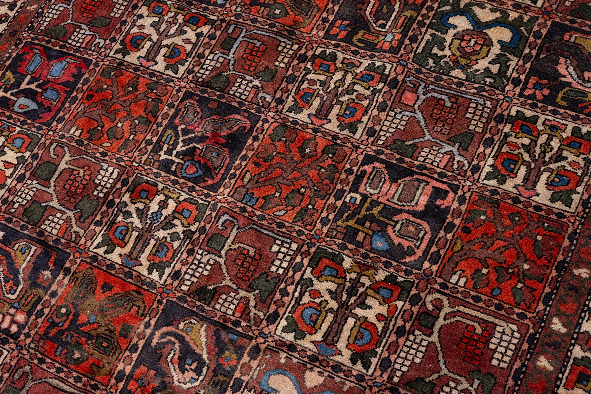 A Bakhtiari carpet a. 290 x 211 cm.