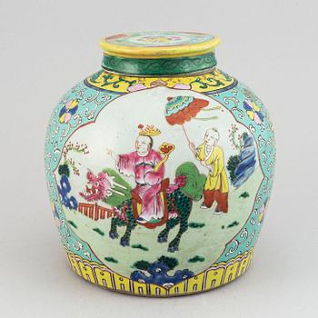 A famille rose jar with cover, Qing dynasty, early 20th century.