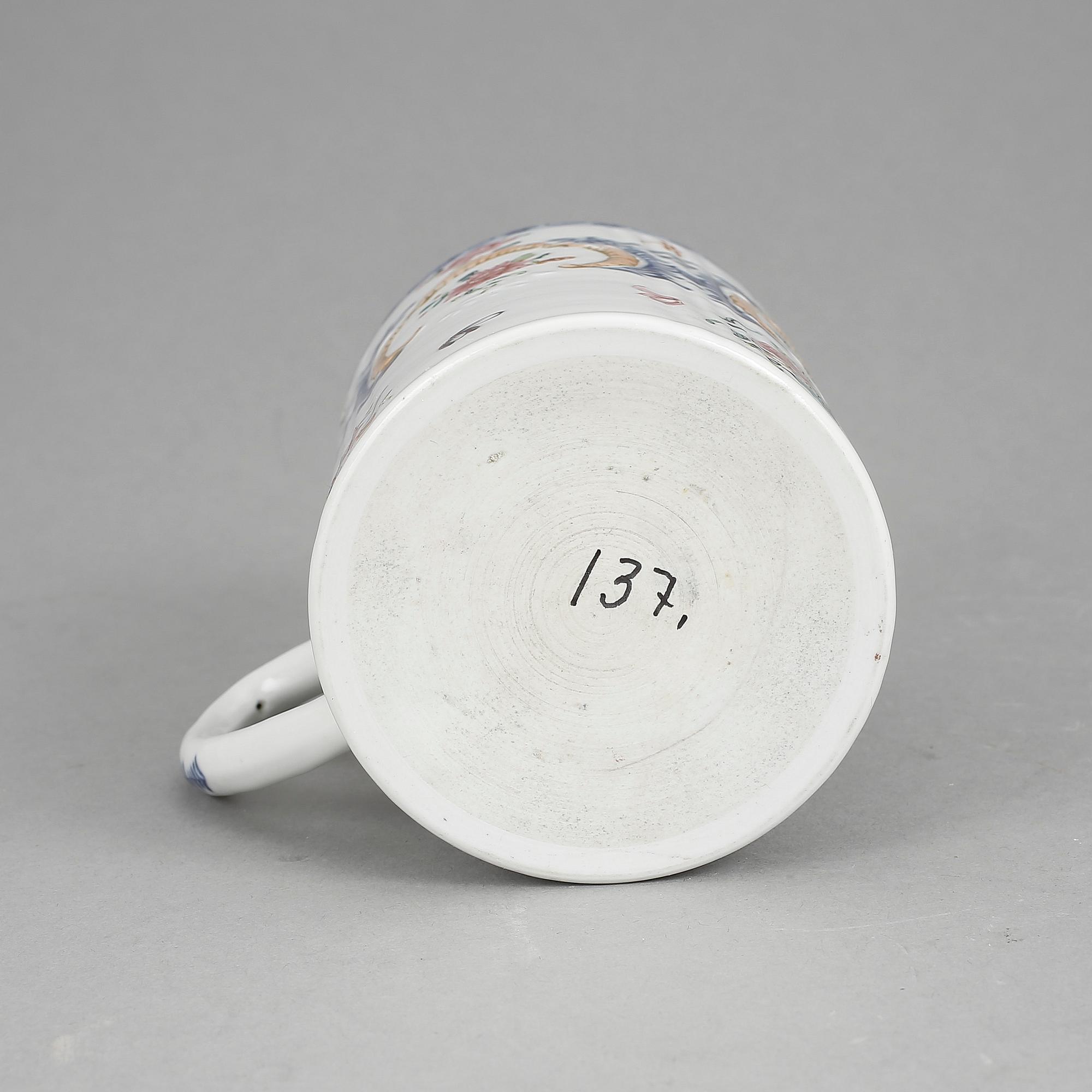 MUGG, porslin, Qingdynastin, Qianlong (1736-95).