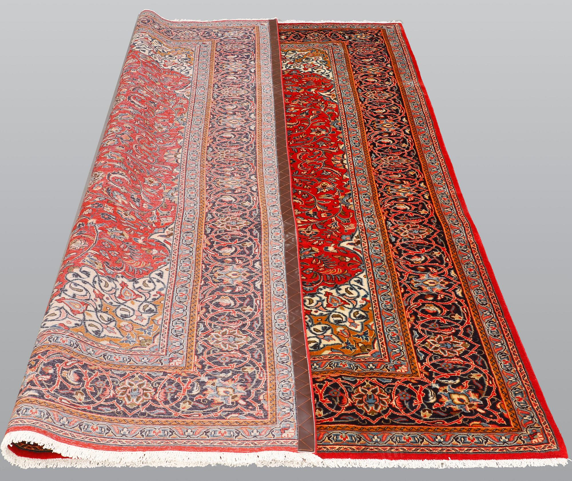 A carpet, Sarouk, ca 300 x 202 cm.