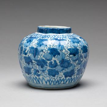 A blue and white jar, Ming dynasty, Wanli (1572-1620).